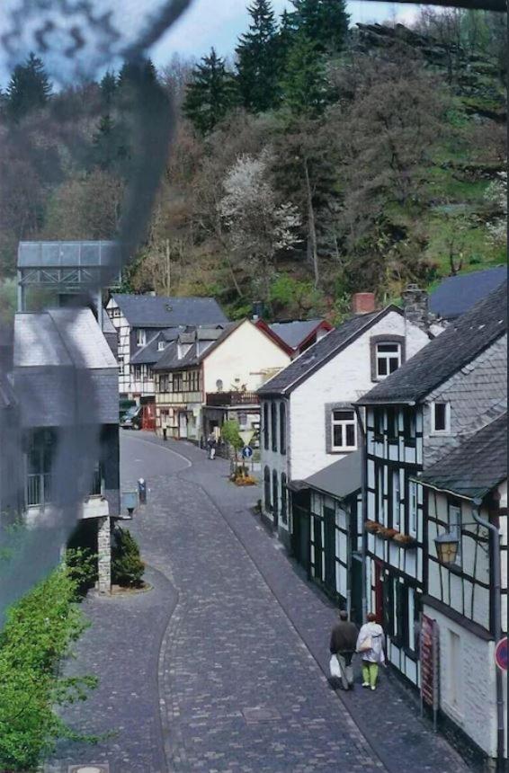 Boutique Fachwerkhaus Thirty Five Apartment Monschau Bagian luar foto