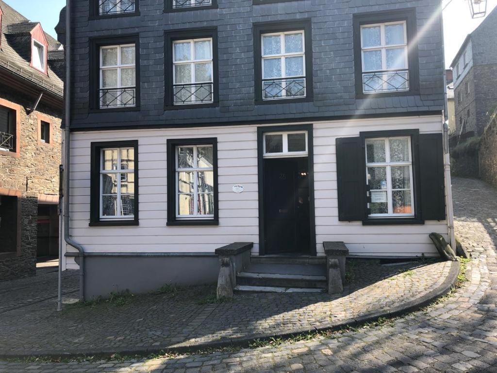 Boutique Fachwerkhaus Thirty Five Apartment Monschau Bagian luar foto